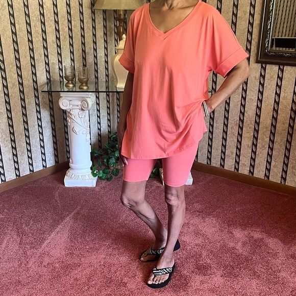 High/Low V-Neck Biker Shorts Set - Picture 3 of 4